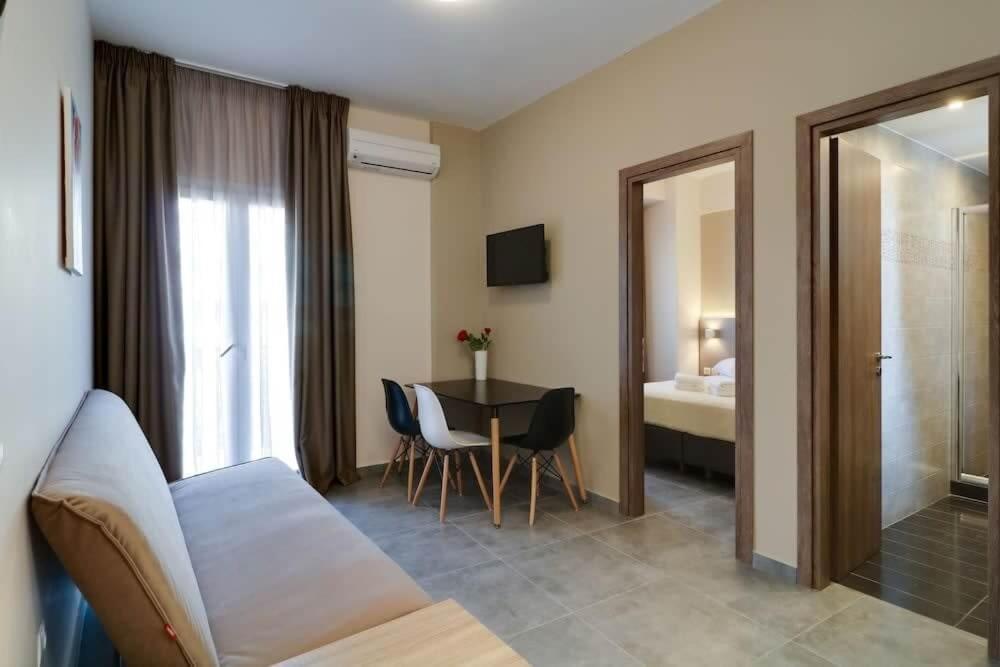 Hotel Continent Гагра Екстериор снимка