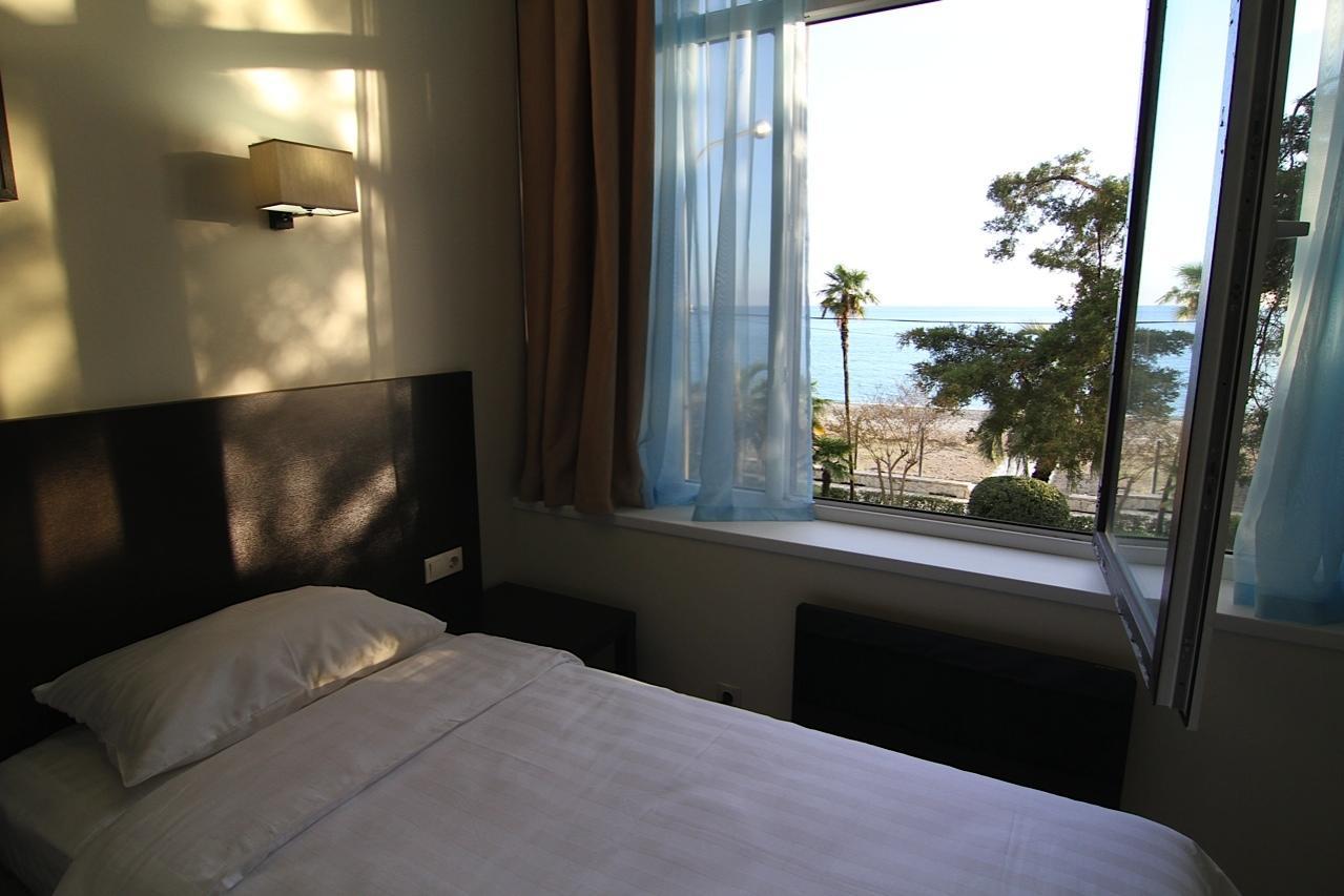 Hotel Continent Гагра Екстериор снимка