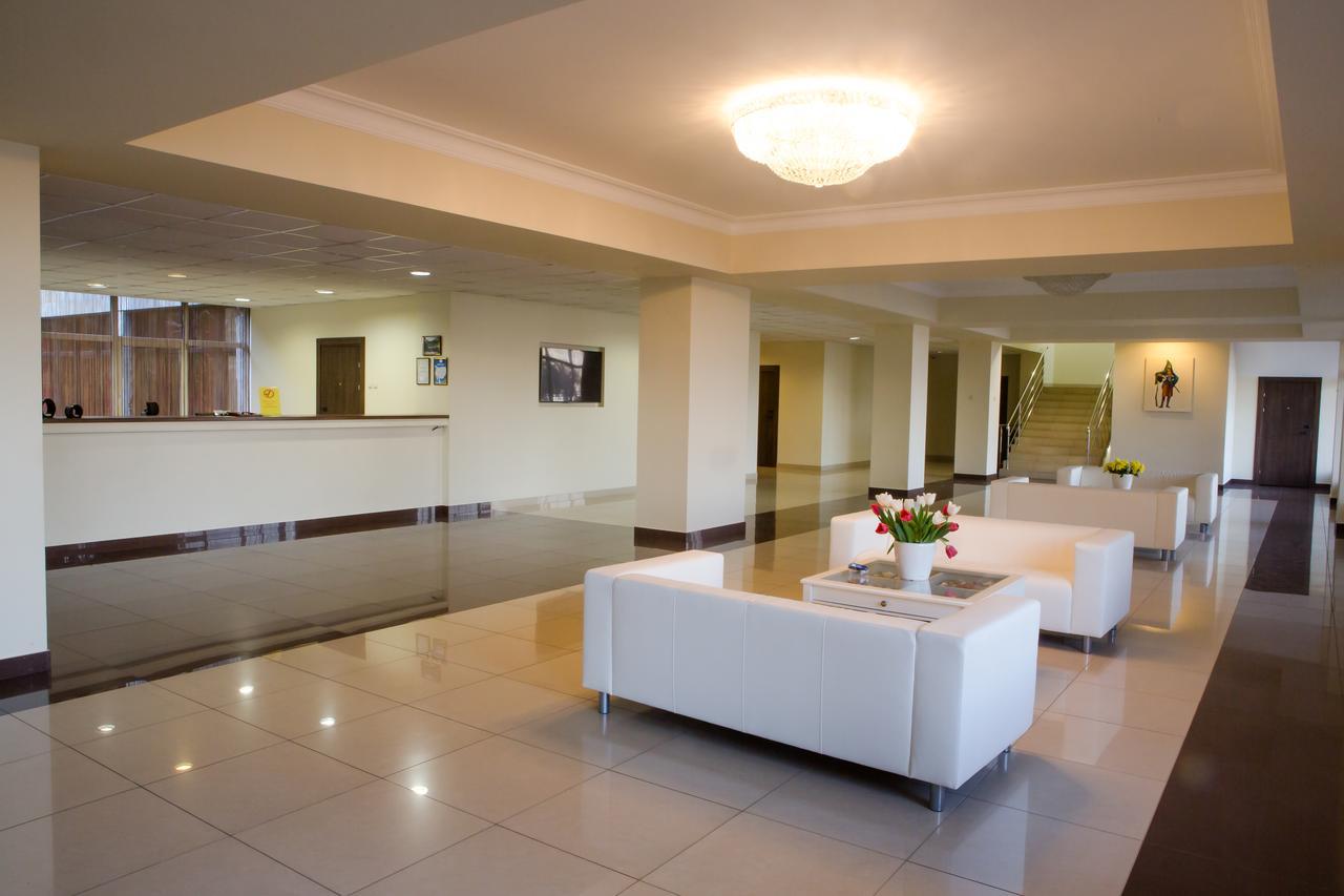 Hotel Continent Гагра Екстериор снимка